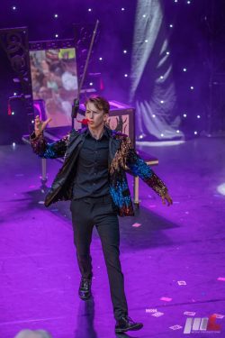 Als Nigel Otermans het podium opkomt, weet je één ding zeker: je gaat je eigen ogen niet meer vertrouwen. Mind blown gegarandeerd!