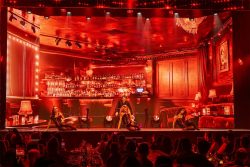 Beleef de betoverende Amsterdam Magical Experience van de getalenteerde illusionist Nigel Otermans.